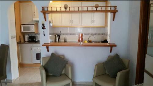 Inviting 2-bed Apartment 5 Minutes To The Beach