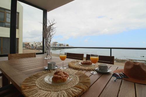 Extra Luxurious Apartment On The Beachfront