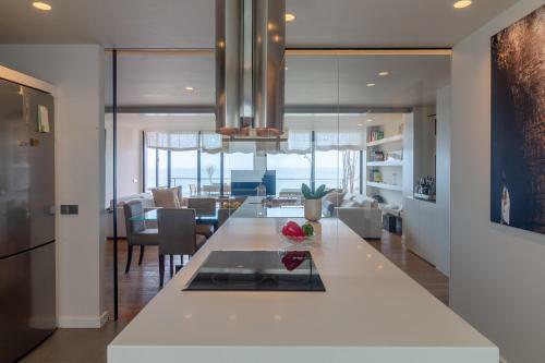 Extra Luxurious Apartment On The Beachfront