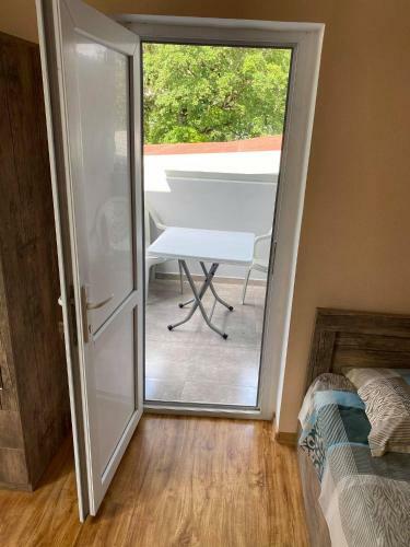 Hostal Guest House Lomidze