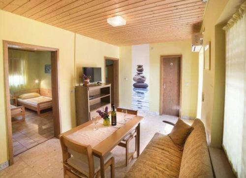 Apartmani Lovrinovi?