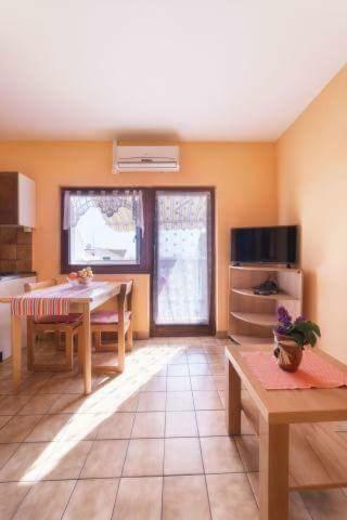 Apartmani Lovrinovi?