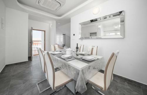 Apartments Lipic