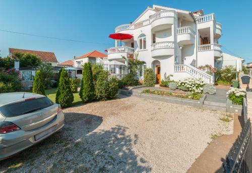 Apartments Lipic