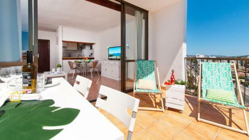 Apartment The Shell Ii, Beach Views And Pool