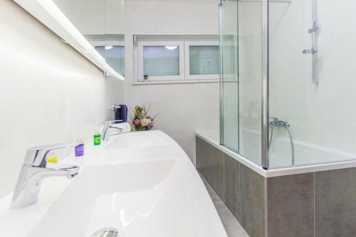 Hostal Apartment Royal II