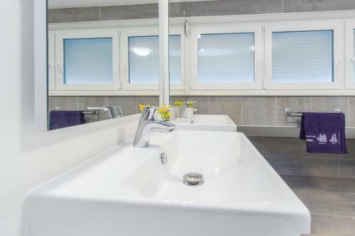 Hostal Apartment Royal II