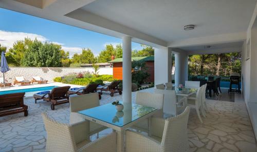 Hostal Apartment Royal II