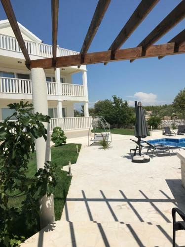 Villa Bachelor