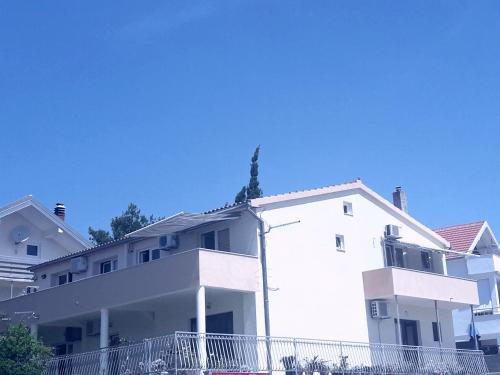 Apartments Dragi?evi?