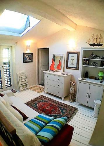 Cosy Artistic Stone House