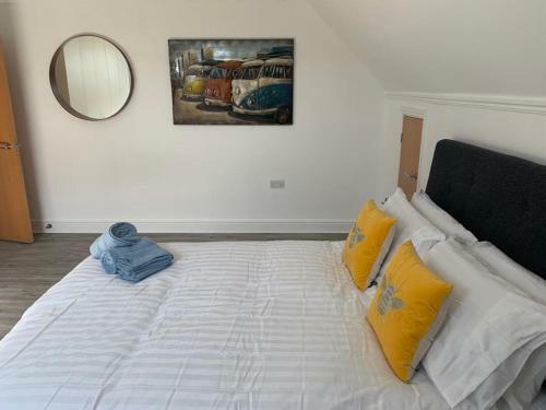 Addlestone - Large Stunning 2 Bed Room Apartment