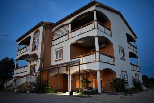 Apartments With A Parking Space Vrsi - Mulo, Zadar - 18164