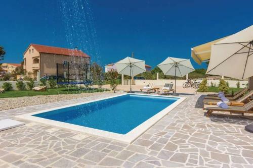 Lux Stone House With Pool, Near Beach