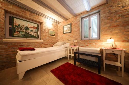 Hostal Pequena Perla Rooms