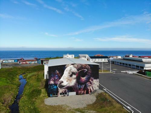 G�tuh�s: Sea View Apartment