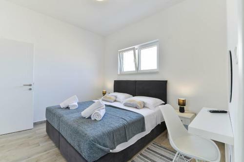 Modern&spacious Four Bedroom Villa With Swimming Pool - Ae1445