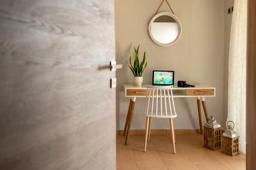 Arolithos Home