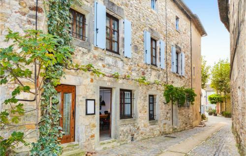Beautiful Home In Aigu�ze With 5 Bedrooms