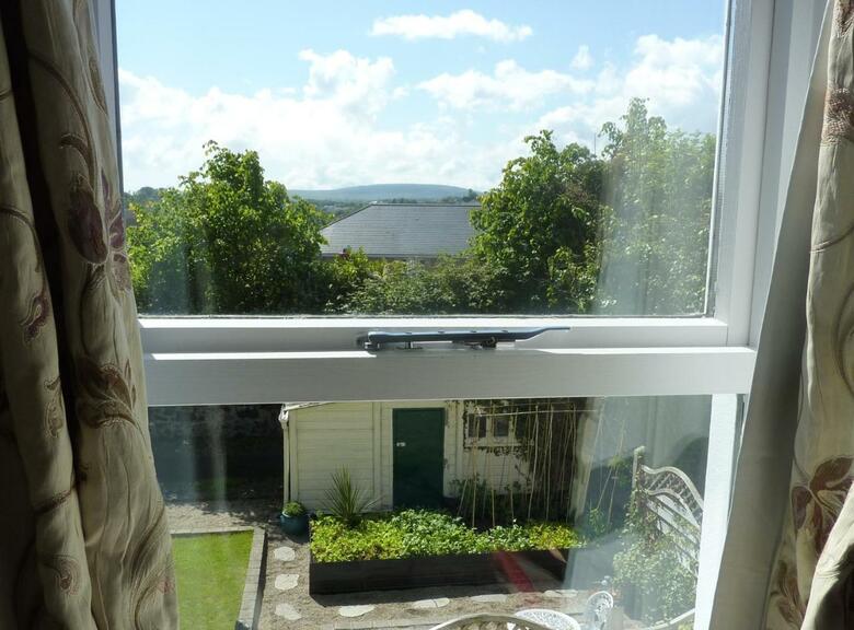 Hostal Derrin Guest House