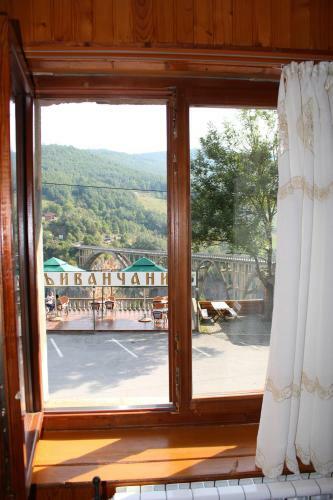 Hostal Tara Bridge Castle