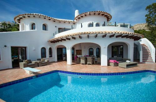Villa Lola