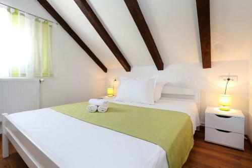 Hostal Rustic Stone House Bajeli With Jacuzzi