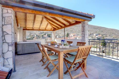 Hostal Rustic Stone House Bajeli With Jacuzzi