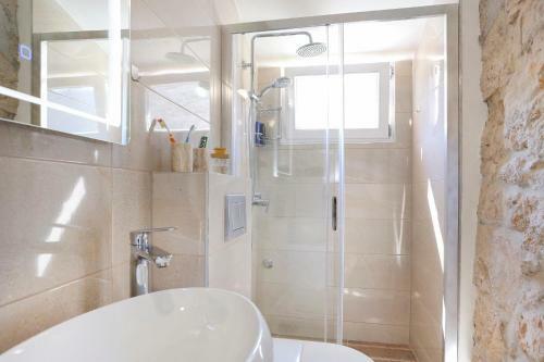 Hostal Rustic Stone House Bajeli With Jacuzzi