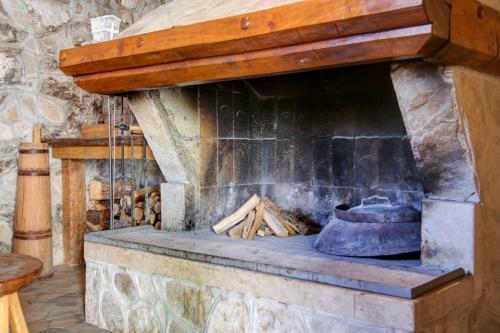Hostal Rustic Stone House Bajeli With Jacuzzi