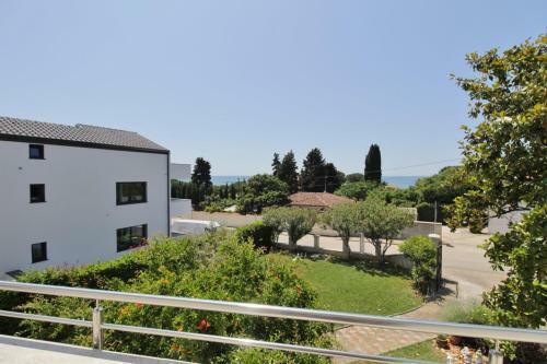 Hostal Villa Lion Zambratija