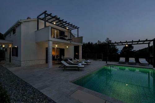 Holiday Home Blue Stone