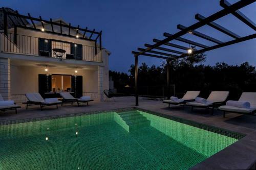 Holiday Home Blue Stone