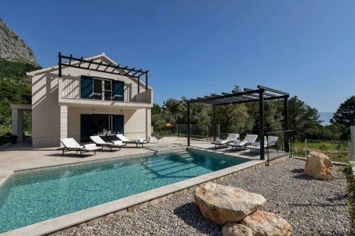 Holiday Home Blue Stone