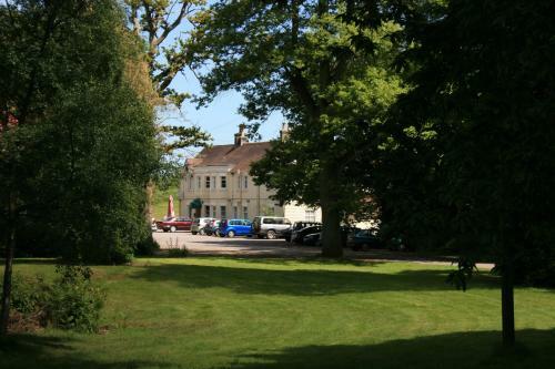 Tyrrells Ford Hotel