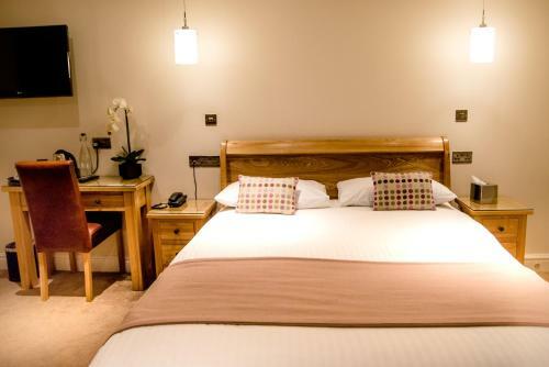 Gwesty'r Emlyn Hotel