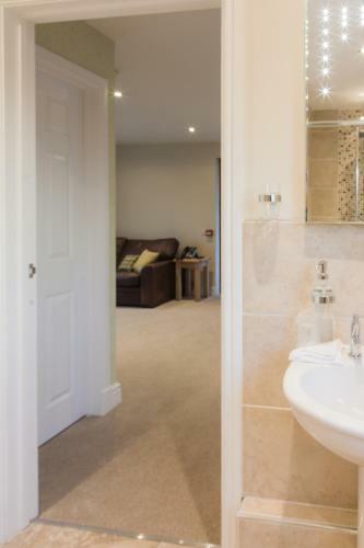 Gwesty'r Emlyn Hotel