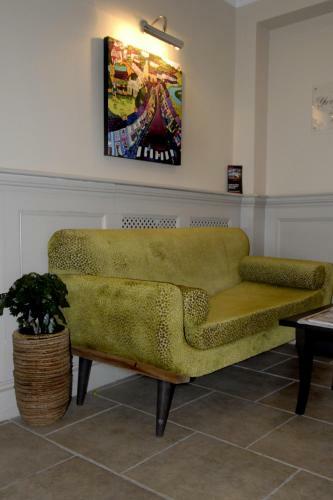 Gwesty'r Emlyn Hotel