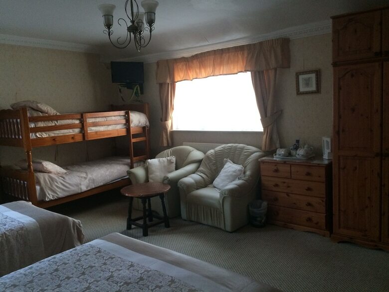 Half Moon Hotel And Restaurant