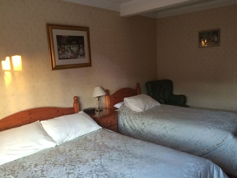 Half Moon Hotel And Restaurant