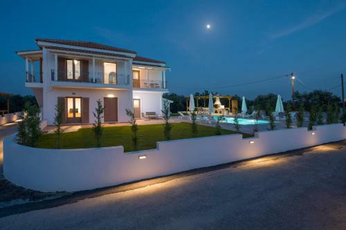 Villa Melograno II With Private Swimming Pool