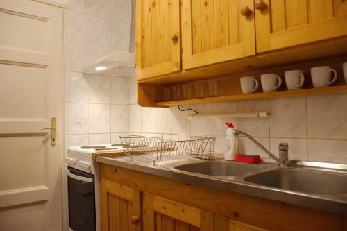 Hegybenj�r� Apartman Balatonederics