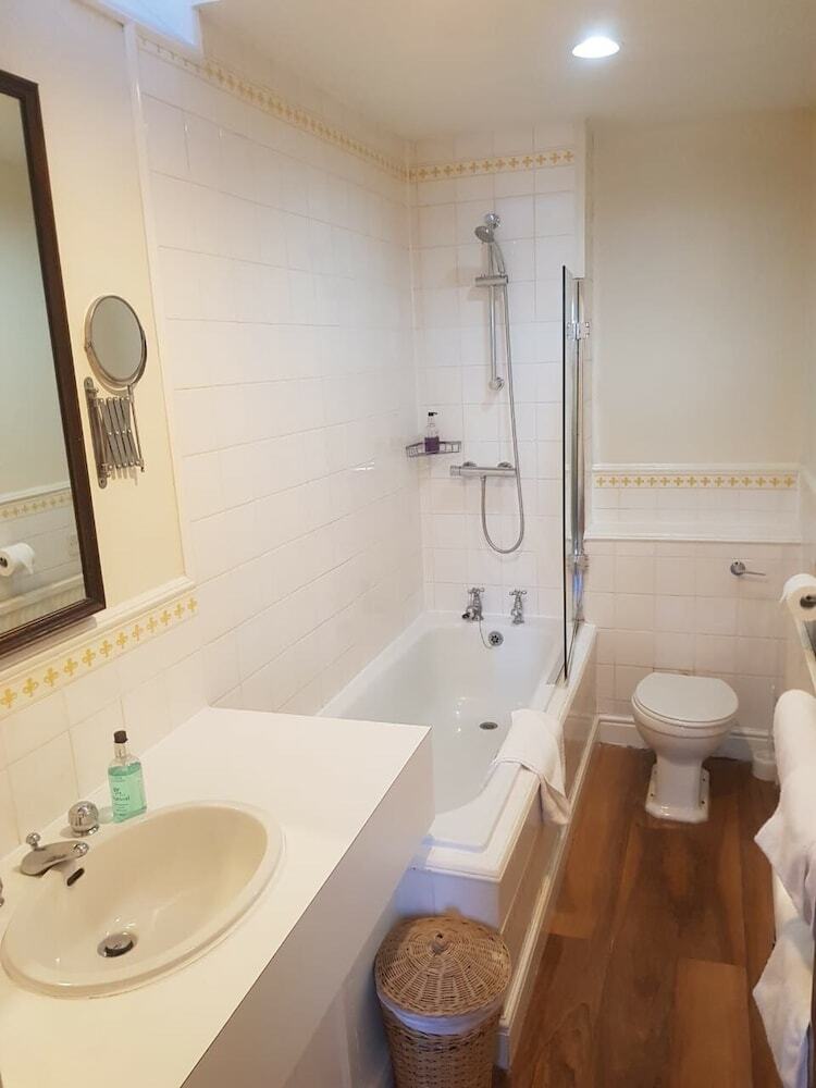 Brook Whipper-in Hotel