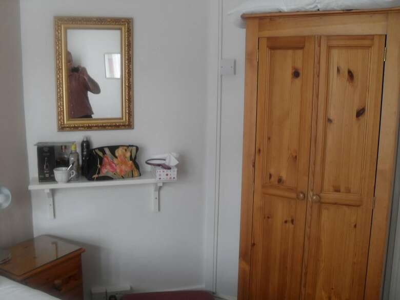 Hostal Albany Guest House