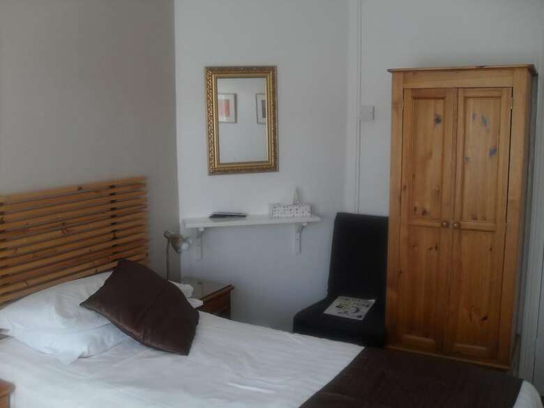 Hostal Albany Guest House