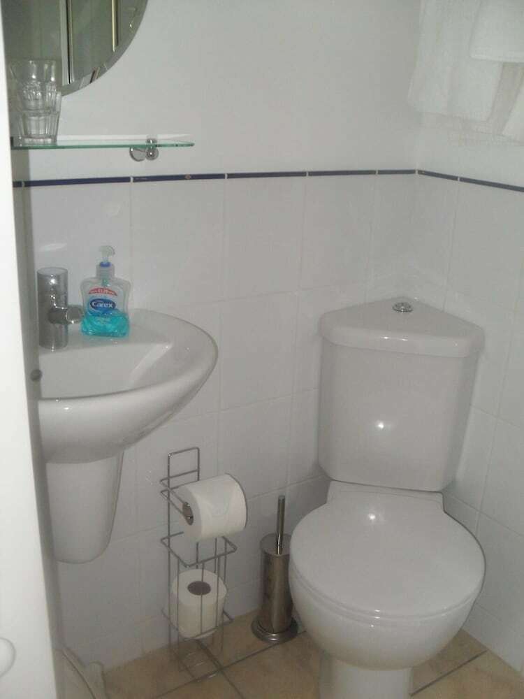 Hostal Albany Guest House