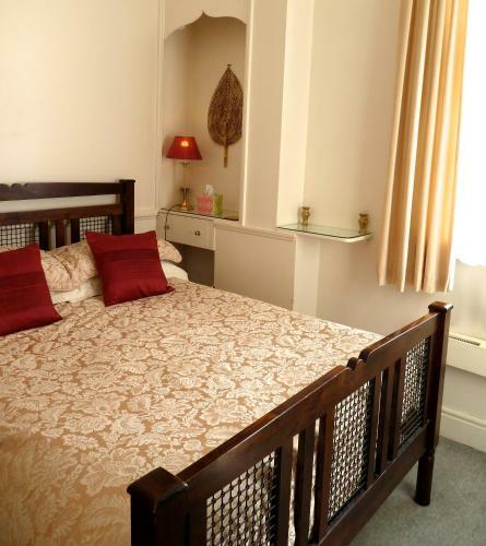 Crystal Palace Apartment