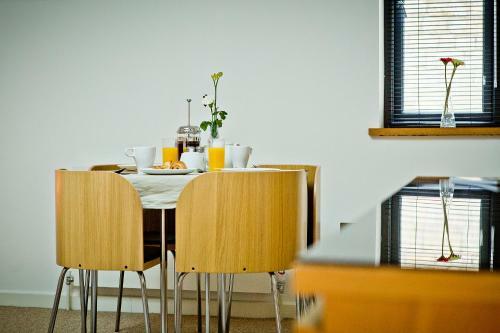 Hostal The Cedars Bed & Breakfast