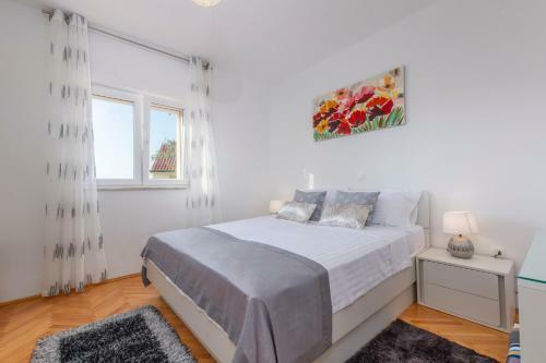 Villa Spark With Pool In Rogoznica / Ze?evo