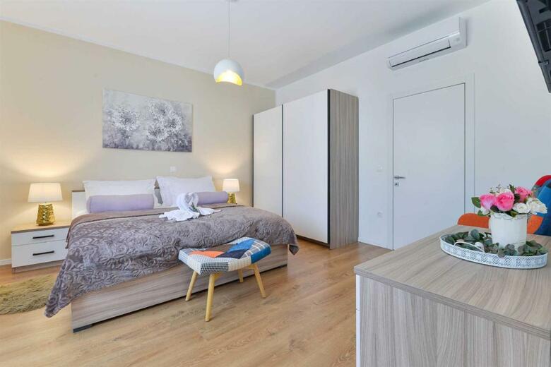 4* Villa First Hill With Heated Pool, Zaton